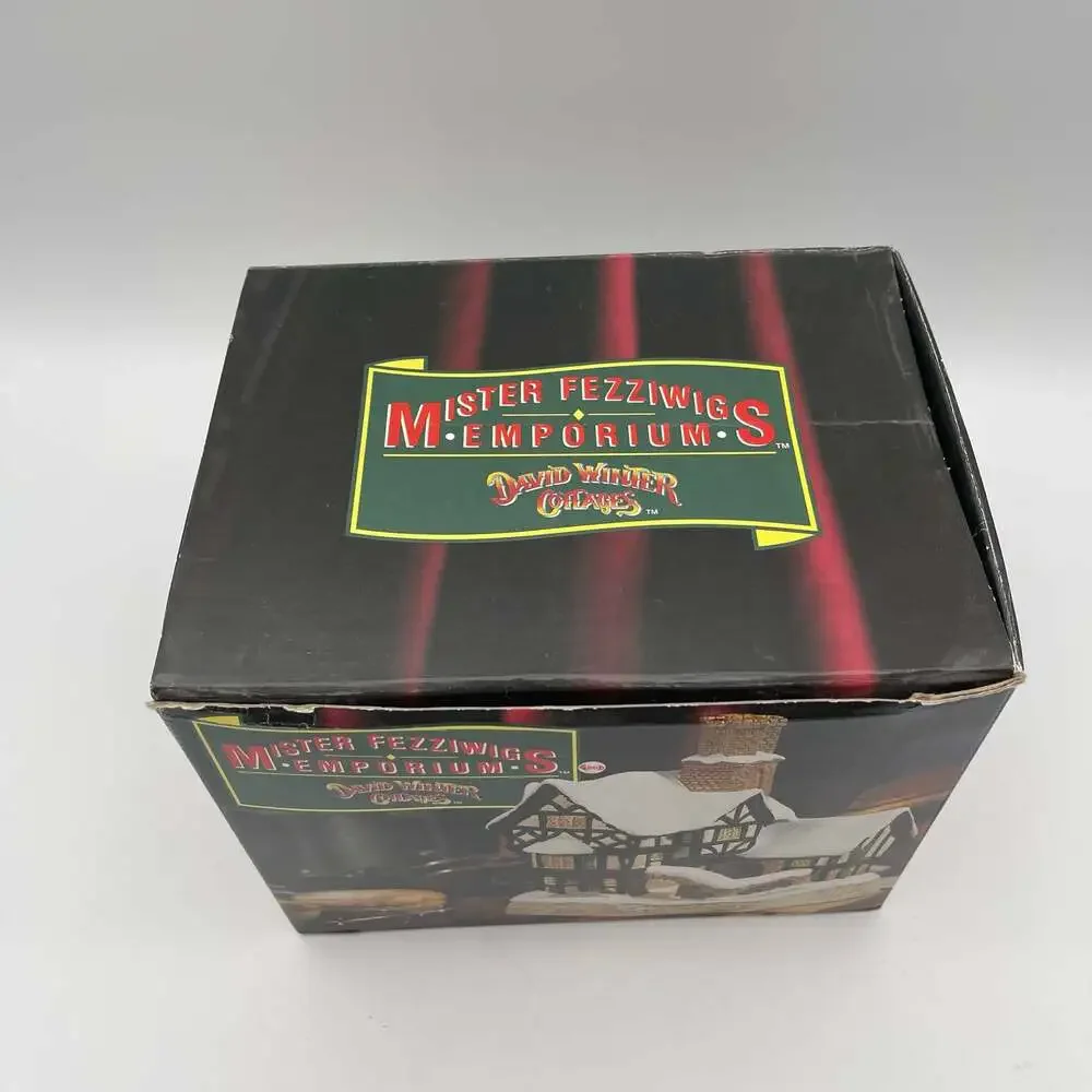 Vintage 1990 David Winter Mister Fezziwig's Emporium Christmas Cottage with Box‎
